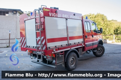 Iveco Daily IV serie 4x4
Vigili del Fuoco
Distretto di Cles
Corpo Volontario di Vervò (TN)
allestito Fulmix
VF 1K9 TN
Parole chiave: Iveco Daily_IV_serie_4x4 VF1K9TN