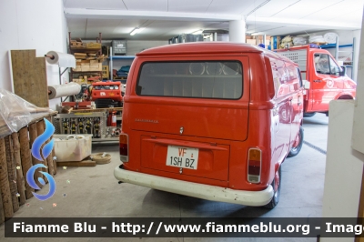 VolksWagen Transporter T2
Vigili del Fuoco
Unione Distrettuale Bolzano
Bezirksverband Bozen
Corpo Volontario di Caldaro Mercato (BZ)
Freiwillige Feuerwehr Kaltern Markt
VF 1SHBZ
Parole chiave: VolksWagen Transporter_T2 VF1SHBZ