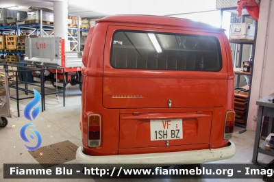 VolksWagen Transporter T2
Vigili del Fuoco
Unione Distrettuale Bolzano
Bezirksverband Bozen
Corpo Volontario di Caldaro Mercato (BZ)
Freiwillige Feuerwehr Kaltern Markt
VF 1SHBZ
Parole chiave: VolksWagen Transporter_T2 VF1SHBZ