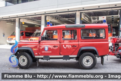 Land-Rover Defender 110
Vigili del Fuoco
Unione Distrettuale Merano - Bezirksverband Meran
Corpo Volontario di Maia Bassa
 - Freiwillige Feuerwehr Untermais (BZ)
VF 1YL BZ
Parole chiave: Land-Rover Defender_110 VF1YLBZ