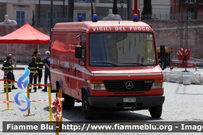 Mercedes-Benz Vario 612D
Vigili del Fuoco
Comando Provinciale di Roma
Nucleo Soccorso Subacqueo e Acquatico
VF 20719
Parole chiave: Mercedes-Benz Vario_612D VF20719