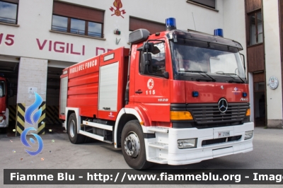 Mercedes Benz Atego 1828 I serie
Vigili del Fuoco
Comando Provinciale di Belluno
Distaccamento Permanente di Pieve di Cadore
AutoBottePompa allestimento Bai
VF 21095
Parole chiave: Mercedes_Benz Atego_1828_Iserie VF21095