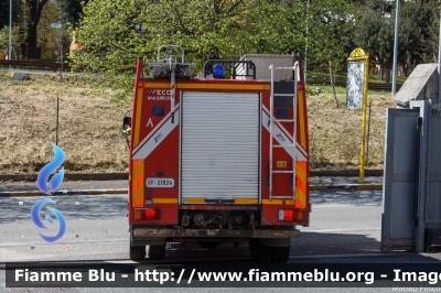 Iveco City2000 100E21 I serie
Vigili del Fuoco
Comando Provinciale di Roma
Distaccamento Cittadino Monte Mario
VF 21824
Parole chiave: Iveco City2000_100E21_Iserie VF21824