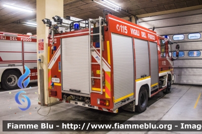 Iveco City2000 100E21 I serie
Vigli del Fuoco
Comando provinciale di Sondrio
AutoPompaSerbatoio allestimento Iveco-Magirus
VF 21917
Parole chiave: Iveco City2000_100E21_Iserie VF21917