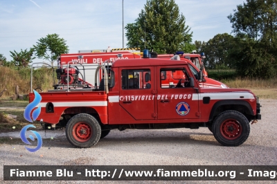 Land Rover Defender 130
Vigili del Fuoco
Comando Provinciale di Ferrara
Distaccamento Volontario di Bondeno
VF 22091
Parole chiave: Land_Rover Defender_130 VF22091