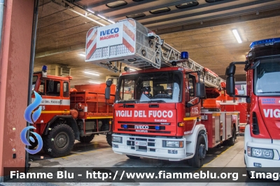 Iveco EuroFire 150E28 I serie
Vigili del Fuoco
Comando Provinciale di Sondrio
AutoScala da 30 metri allestimento Iveco-Magirus
VF 22229
Parole chiave: Iveco EuroFire_150E28_Iserie VF22229