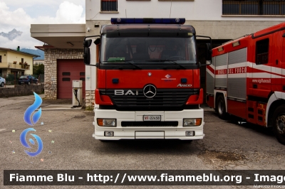 Mercedes-Benz Atego 1828 I serie
Vigili del Fuoco
Comando Provinciale di Belluno
Distaccamento Permanente di Feltre (BL)
AutoBottePompa allestimento Bai
VF 22458
Parole chiave: Mercedes-Benz Atego_1828_Iserie VF22458