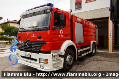 Mercedes-Benz Atego 1828 I serie
Vigili del Fuoco
Comando Provinciale di Belluno
Distaccamento Permanente di Feltre (BL)
AutoBottePompa allestimento Bai
VF 22458
Parole chiave: Mercedes-Benz Atego_1828_Iserie VF22458