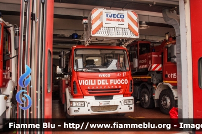 Iveco EuroFire 150E28 II serie
Vigili del Fuoco
Comando Provinciale di Roma
Distaccamento di Civitavecchia
AutoScala da 30 metri allestimento Iveco-Magirus
VF 22566
Parole chiave: Iveco EuroFire_150E28_II_serie VF22566