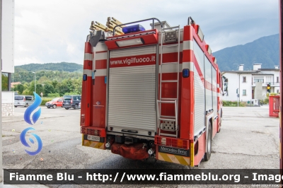 Mercedes-Benz Actros 1841 II serie
Vigili del Fuoco
Comando Provinciale di Belluno
Distaccamento Permanente di Feltre (BL)
AutoPompaSerbatoio allestimento Bai
VF 22605
Parole chiave: Mercedes-Benz Actros_1841_IIserie VF22605