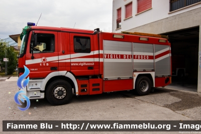 Mercedes-Benz Actros 1841 II serie
Vigili del Fuoco
Comando Provinciale di Belluno
Distaccamento Permanente di Feltre (BL)
AutoPompaSerbatoio allestimento Bai
VF 22605
Parole chiave: Mercedes-Benz Actros_1841_IIserie VF22605