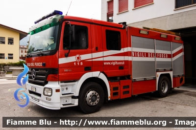 Mercedes-Benz Actros 1841 II serie
Vigili del Fuoco
Comando Provinciale di Belluno
Distaccamento Permanente di Feltre (BL)
AutoPompaSerbatoio allestimento Bai
VF 22605
Parole chiave: Mercedes-Benz Actros_1841_IIserie VF22605