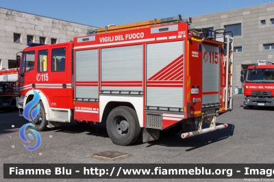 Iveco EuroFire 140E28 4x4 I serie
Vigili del Fuoco
Comando Provinciale di Viterbo
AutoPompaSerbatoio allestimento Iveco-Magirus
VF 22698
Parole chiave: Iveco EuroFire_140E28_4x4_Iserie VF22698