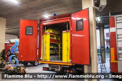 Iveco Daily III serie
Vigili del Fuoco
Comando provinciale di Sondrio
Nucleo NBCR
Allestimento Sperotto
VF 22803
Parole chiave: Iveco Daily_IIIserie VF22803