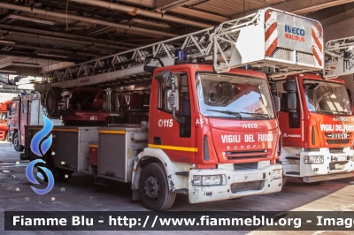 Iveco EuroFire 150E28 II serie
Vigili del Fuoco
Comando Provinciale di Napoli
AutoScala da 30 metri allestimento Iveco-Magirus
VF 22944
Parole chiave: Iveco EuroFire_150E28_II_serie VF22944