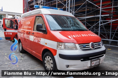 Volkswagen Transporter T5
Vigili del Fuoco
Comando Provinciale di Firenze
Centro Documentazione Video - Regia Mobile
CoEm Comunicazione in Emergenza
VF 23250
Parole chiave: Volkswagen Transporter_T5 VF23250