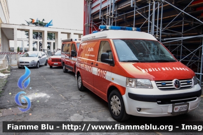 Volkswagen Transporter T5
Vigili del Fuoco
Comando Provinciale di Firenze
Centro Documentazione Video - Regia Mobile
CoEm Comunicazione in Emergenza
VF 23250
Parole chiave: Volkswagen Transporter_T5 VF23250