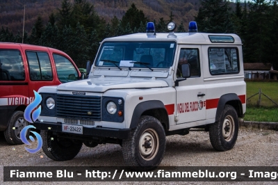 Land Rover Defender 90
Vigili del Fuoco
Fornitura Protezione Civile 
Regionale Emilia Romagna
VF 23422

qui fotografato presso il campo 
di Cittareale (RI) durante 
il sisma del Centro Italia
Parole chiave: Land_Rover Defender_90 VF23422