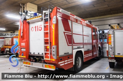 Iveco Stralis AF190S40 I Serie
Vigili del Fuoco
Comando Provinciale di Sondrio
AutoPompaSerbatoio allestita Magirus
VF 23696
Parole chiave: Iveco Stralis_AF190S40_ISerie VF23696