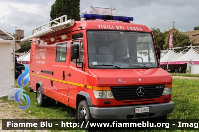 Mercedes-Benz Vario 814D
Vigili del Fuoco
Comando Provinciale di Rieti
AutoFurgone/Unità di Crisi Locale
Allestimento BAI
VF 23830
Parole chiave: Mercedes-Benz Vario_814D VF23830