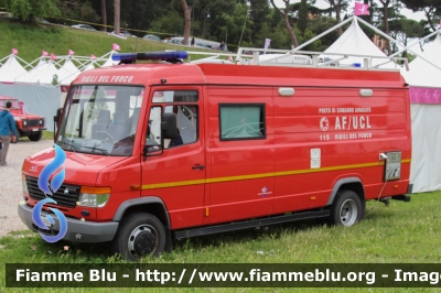 Mercedes-Benz Vario 814D
Vigili del Fuoco
Comando Provinciale di Rieti
AutoFurgone/Unità di Crisi Locale
Allestimento BAI
VF 23830
Parole chiave: Mercedes-Benz Vario_814D VF23830