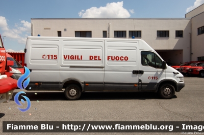 Iveco Daily III serie
Vigili del Fuoco
Comando Provinciale di Roma
VF 25515
Parole chiave: Iveco Daily_IIIserie VF25515