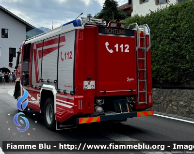 Mercedes-Benz Atego 1629
Vigili del Fuoco
Unione Distrettuale Alta Pusteria
Corpo Volontario di Valdaora di Mezzo (BZ)
Bezirksverband Oberpustertal
Freiwillige Fuerwehr Mitterolang
Allestito Rosenbauer
VF 25H BZ
Parole chiave: Mercedes-Benz Atego_1629 VF25HBZ