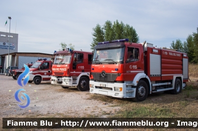 Mercedes-Benz Atego 1828 I serie
Vigili del Fuoco
Comando Provinciale di Ferrara
Distaccamento Volontario di Bondeno (FE)
AutoBottePompa allestimento Bai ricondizionata Carrozzeria Fortini
VF 26574
Parole chiave: Mercedes-Benz Atego_1828_I_serie VF26574