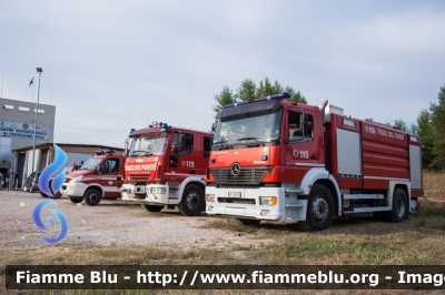 Mercedes-Benz Atego 1828 I serie
Vigili del Fuoco
Comando Provinciale di Ferrara
Distaccamento Volontario di Bondeno (FE)
AutoBottePompa allestimento Bai ricondizionata Carrozzeria Fortini
VF 26574
Parole chiave: Mercedes-Benz Atego_1828_I_serie VF26574