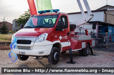 Iveco 70C17 Daily V serie
Vigili del Fuoco
Comando Provinciale di Ferrara
Distaccamento Volontario di Bondeno
Piattaforma aerea da 24 m allestimento Iveco-Magirus - Socage
Parole chiave: Iveco 70C17_Daily_V_serie VF26947