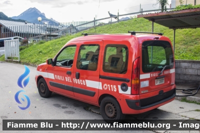 Renault Kangoo I serie restyle
Vigili del Fuoco
Comando Provinciale di Belluno
Distaccamento Permanente di Tai di Cadore
veicolo da confisca
VF 26977
Parole chiave: Renault Kangoo_Iserie_restyle VF26977