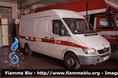 Mercedes-Benz Sprinter II serie
Vigili del Fuoco
Comando Provinciale di Viterbo
VF 26985
Parole chiave: Mercedes-Benz Sprinter_IIserie VF26985