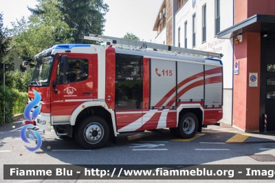 Mercedes-Benz Atego 1329 4x4 III serie
Vigili del Fuoco
Unione Distrettuale Bolzano
Bezirksverband Bozen
Corpo Volontario di S. Giacomo Agruzzo
Freiwillige Feuerwehr St. Jakob Grutzen
Allestimento Rosenbauer
VF 26H BZ
Parole chiave: Mercedes-Benz Atego_1329_4x4_IIIserie VF26HBZ