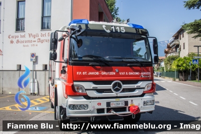 Mercedes-Benz Atego 1329 4x4 III serie
Vigili del Fuoco
Unione Distrettuale Bolzano
Bezirksverband Bozen
Corpo Volontario di S. Giacomo Agruzzo
Freiwillige Feuerwehr St. Jakob Grutzen
Allestimento Rosenbauer
VF 26H BZ
Parole chiave: Mercedes-Benz Atego_1329_4x4_IIIserie VF26HBZ