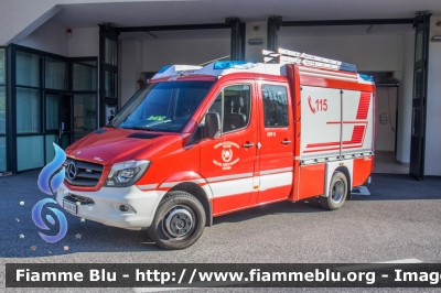 Mercedes-Benz Sprinter III serie restyle
Vigili del Fuoco
Unione Distrettuale Bolzano
Bezirksverband Bozen
Corpo Volontario di Vilpiano
Freiwillige Feuerwehr Vilpian
allestimento Kofler
VF 26N BZ
Parole chiave: Mercedes-Benz Sprinter_IIIserie_restyle VF26NBZ