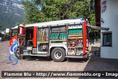 Man TGM 15.290 4x4 III serie
Vigili del Fuoco
Unione Distrettuale Bolzano
Bezirksverband Bozen
Corpo Volontario di Caldaro Mercato (BZ)
Freiwillige Feuerwehr Kaltern Markt
allestimento Rosenbauer
VF 271BZ
Parole chiave: Man TGM_15.290_4x4_IIIserie VF271BZ