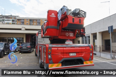 Iveco EuroCargo 180E32 III serie
Vigili del Fuoco
Comando Provinciale di Roma
Distaccamento Cittadino Tuscolano II
AutoScala M32L da 32 metri allestimento Magirus
VF 27497
Parole chiave: Iveco EuroCargo_180E32_IIIserie VF27497