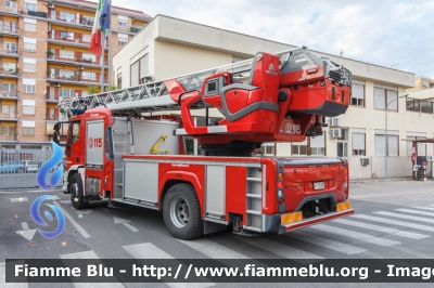 Iveco EuroCargo 180E32 III serie
Vigili del Fuoco
Comando Provinciale di Roma
Distaccamento Cittadino Tuscolano II
AutoScala M32L da 32 metri allestimento Magirus
VF 27497
Parole chiave: Iveco EuroCargo_180E32_IIIserie VF27497