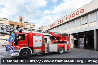 Iveco EuroCargo 180E32 III serie
Vigili del Fuoco
Comando Provinciale di Roma
Distaccamento Cittadino Tuscolano II
AutoScala M32L da 32 metri allestimento Magirus
VF 27497
Parole chiave: Iveco EuroCargo_180E32_IIIserie VF27497