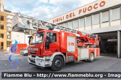 Iveco EuroCargo 180E32 III serie
Vigili del Fuoco
Comando Provinciale di Roma
Distaccamento Cittadino Tuscolano II
AutoScala M32L da 32 metri allestimento Magirus
VF 27497
Parole chiave: Iveco EuroCargo_180E32_IIIserie VF27497