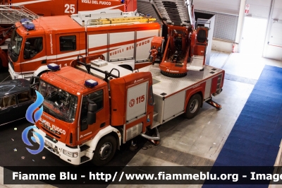 Iveco EuroCargo 180E32 III serie
Vigili del Fuoco
Comando Provinciale di Roma
AutoScala M39L da 39 metri allestimento Magirus
VF 27498
Parole chiave: Iveco EuroCargo_180E32_IIIserie VF27498