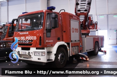 Iveco EuroCargo 180E32 III serie
Vigili del Fuoco
Comando Provinciale di Roma
AutoScala M39L da 39 metri allestimento Magirus
VF 27498
Parole chiave: Iveco EuroCargo_180E32_IIIserie VF27498