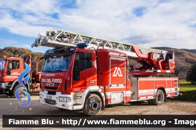 Iveco EuroCargo 160E32 III serie
Vigili del Fuoco
Comando Provinciale di Milano
Autoscala da 30 metri
Allestimento Iveco Magirus
VF 27802

Esemplare unico in comodato d'uso al comando di Milano dopo il terremoto che ha colpito il centro Italia nel 2016

qui fotografato presso il campo 
di Cittareale (RI) durante 
il sisma del Centro Italia
Parole chiave: Iveco EuroCargo_160E32_III_serie VF27802