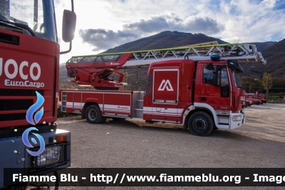 Iveco EuroCargo 160E32 III serie
Vigili del Fuoco
Comando Provinciale di Milano
Autoscala da 30 metri
Allestimento Iveco Magirus
VF 27802

Esemplare unico in comodato d'uso al comando di Milano dopo il terremoto che ha colpito il centro Italia nel 2016

qui fotografato presso il campo 
di Cittareale (RI) durante 
il sisma del Centro Italia
Parole chiave: Iveco EuroCargo_160E32_III_serie VF27802