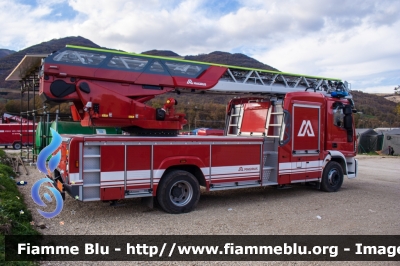 Iveco EuroCargo 160E32 III serie
Vigili del Fuoco
Comando Provinciale di Milano
Autoscala da 30 metri
Allestimento Iveco Magirus
VF 27802

Esemplare unico in comodato d'uso al comando di Milano dopo il terremoto che ha colpito il centro Italia nel 2016

qui fotografato presso il campo 
di Cittareale (RI) durante 
il sisma del Centro Italia
Parole chiave: Iveco EuroCargo_160E32_III_serie VF27802