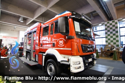 Man TGM 13.290 4x4 III serie
Vigili del Fuoco
Unione Distrettuale Merano - Bezirksverband Meran
Corpo Volontario di Moso in Passiria (BZ)
Freiwillige Feuerwehr Moos in Passeier
Allestimento Kofler
Esposto al Civil Protect 2018
VF 27G BZ
Parole chiave: Man TGM_13.290_4x4_IIIserie VF27GBZ Civil_Protect_2018