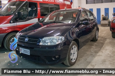 Fiat Punto III serie
Vigili del Fuoco
Comando Provinciale de L'Aquila
Ex Corpo Forestale dello Stato
VF 28065
Parole chiave: Fiat Punto_IIIserie VF28065 Santa_Barbara_2017