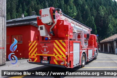 Scania P320 II serie
Vigili del Fuoco
Unione Distrettuale di Fiemme (TN)
ospitato dal Corpo Volontario di Predazzo (TN)
Allestimento Rosenbauer
VF 2L3 TN
Parole chiave: Scania P320_IIserie VF2L3TN