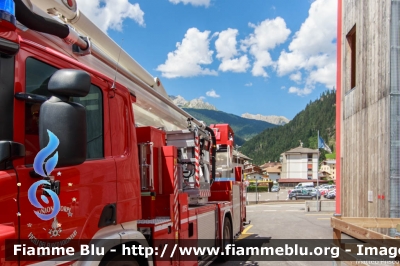 Scania P320 II serie
Vigili del Fuoco
Unione Distrettuale di Fiemme (TN)
ospitato dal Corpo Volontario di Predazzo (TN)
Allestimento Rosenbauer
VF 2L3 TN
Parole chiave: Scania P320_IIserie VF2L3TN