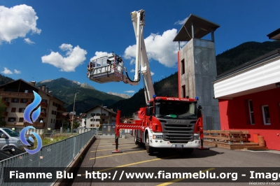 Scania P320 II serie
Vigili del Fuoco
Unione Distrettuale di Fiemme (TN)
ospitato dal Corpo Volontario di Predazzo (TN)
Allestimento Rosenbauer
VF 2L3 TN
Parole chiave: Scania P320_IIserie VF2L3TN